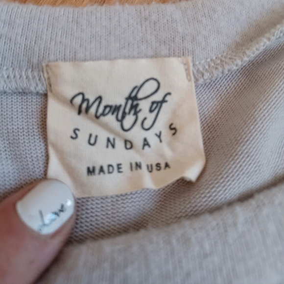 β
SOLDβ
Month of Sundays: Black, Gray & Creamy Off-White Colorblock Sweater β€οΈ - Picture 2 of 8